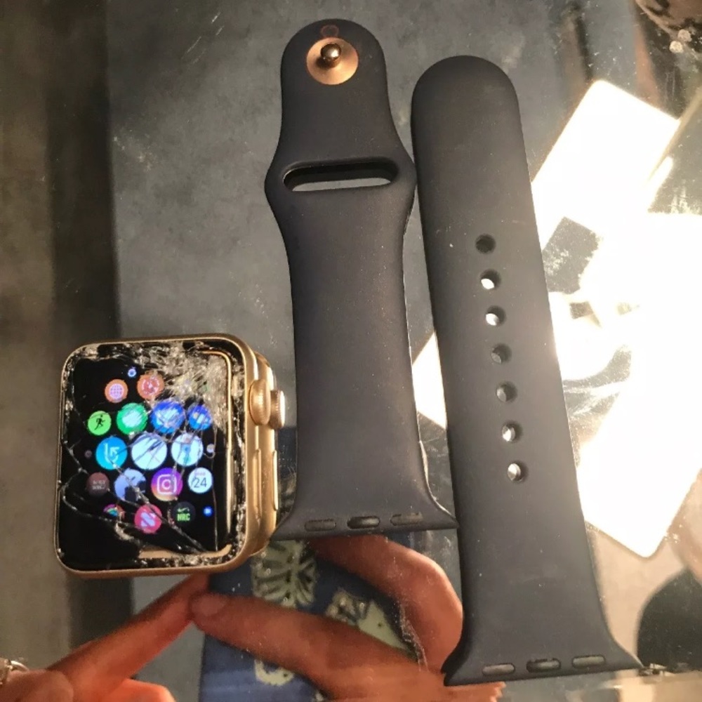 CRACKED gold apple watch 38mm series 2